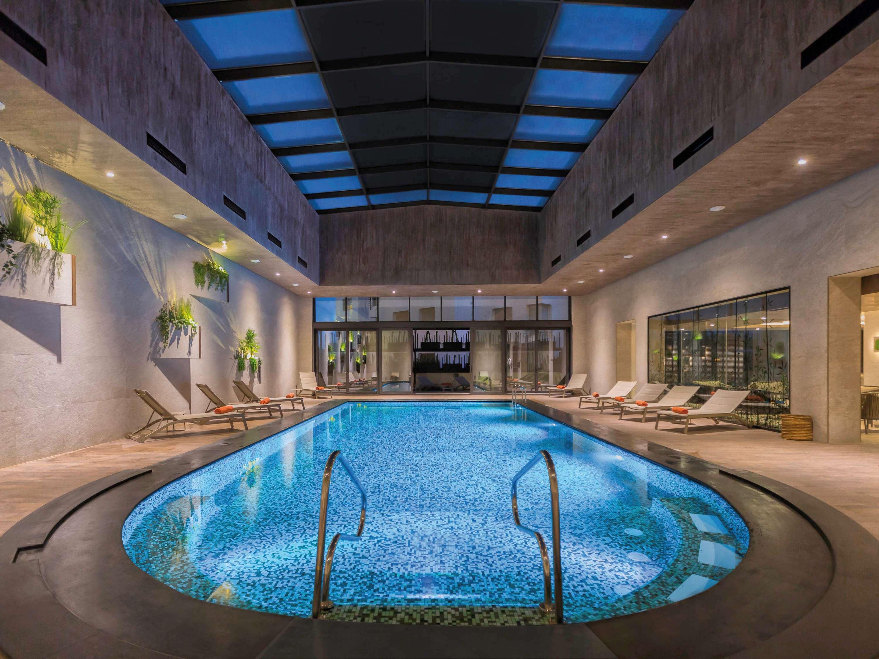 Moevenpick Hotel Du Lac Тунис Экстерьер фото Indoor pool