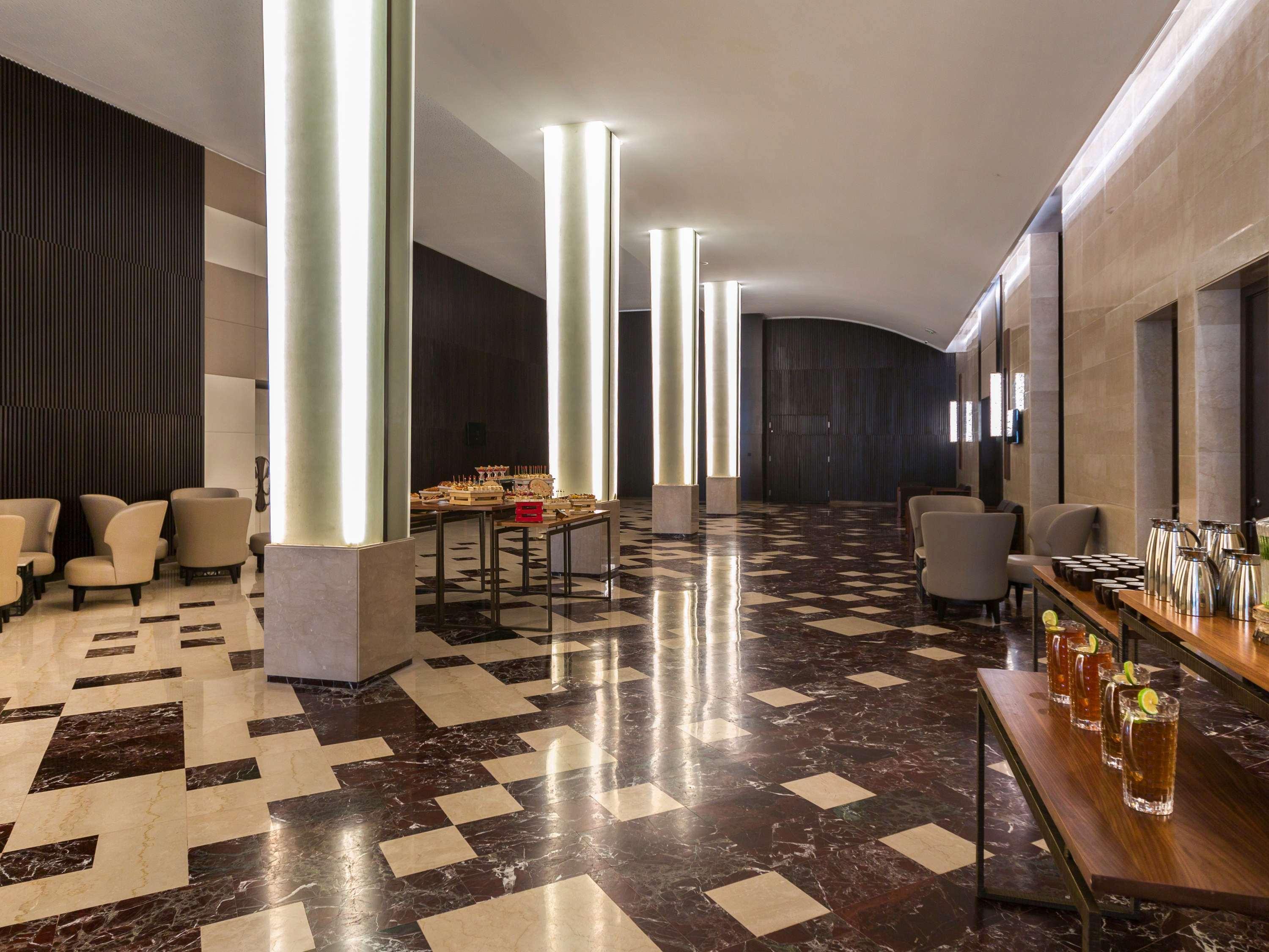 Moevenpick Hotel Du Lac Тунис Экстерьер фото The Westin Mumbai