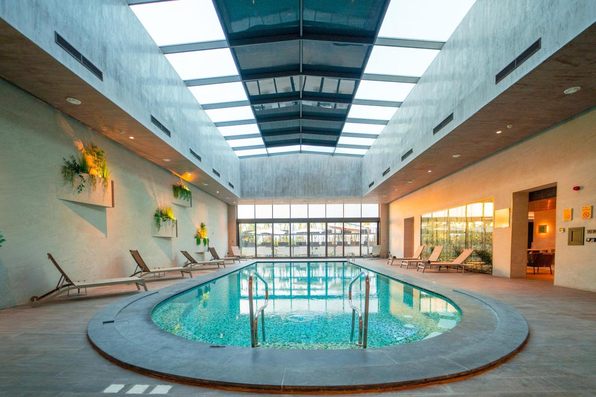 Moevenpick Hotel Du Lac Тунис Экстерьер фото The swimming pool at the hotel