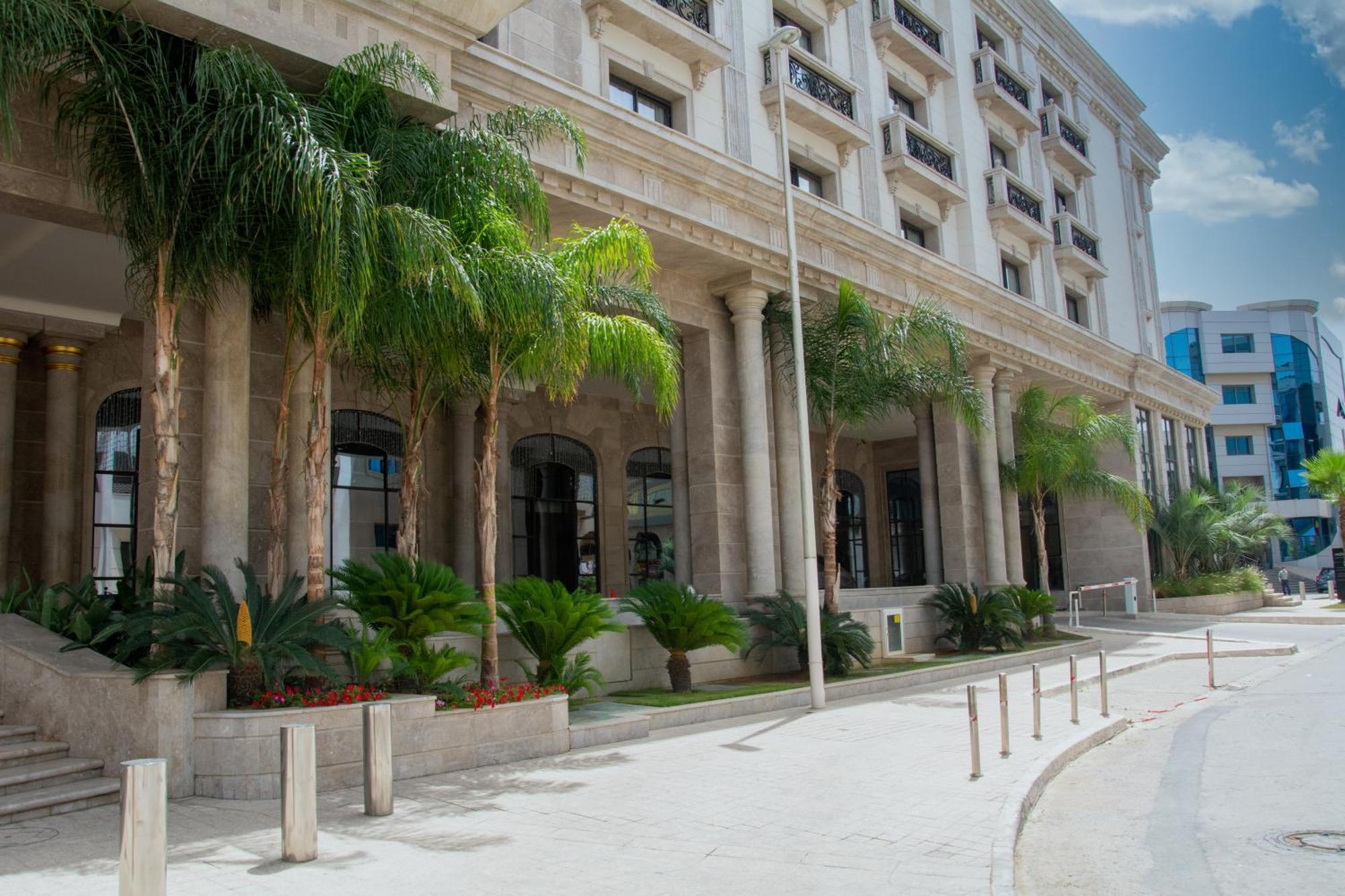 Moevenpick Hotel Du Lac Тунис Экстерьер фото The University of Electronic Science and Technology of China