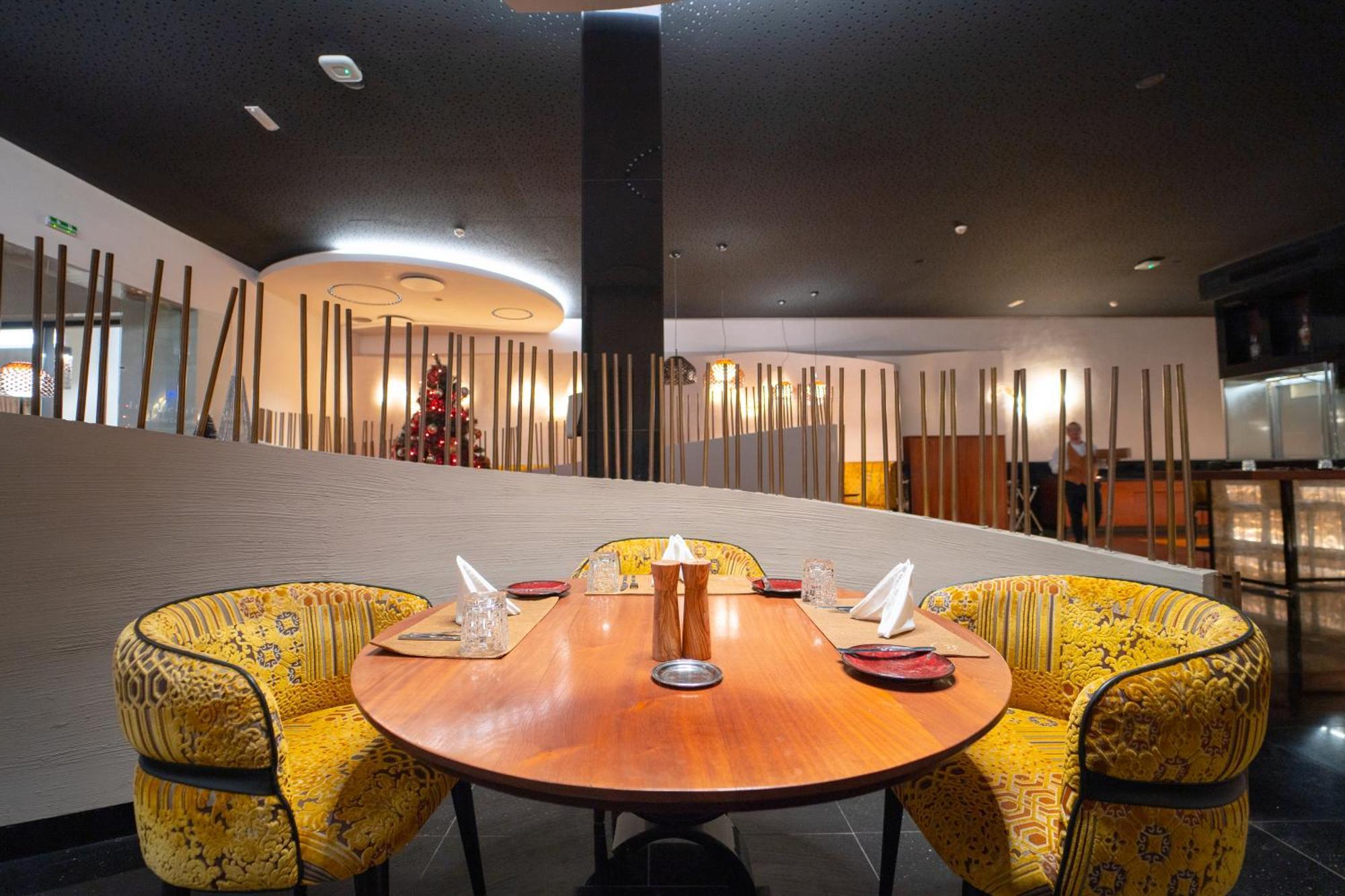 Moevenpick Hotel Du Lac Тунис Экстерьер фото Interior of the restaurant