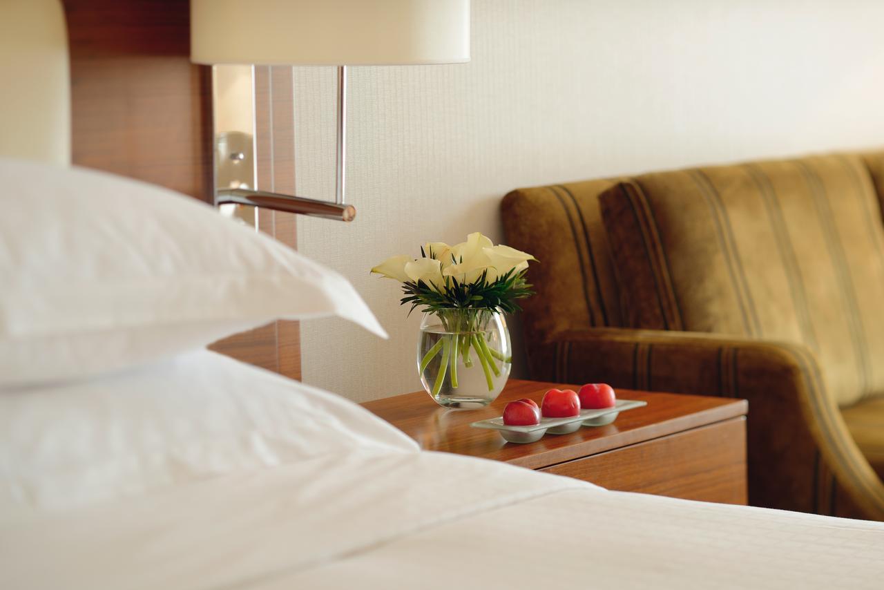 Moevenpick Hotel Du Lac Тунис Экстерьер фото A room at the hotel